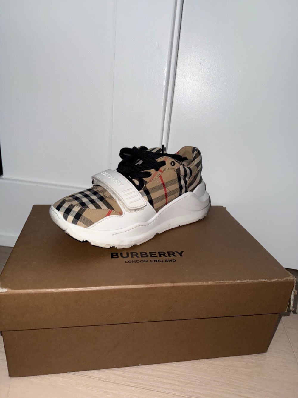 Burberry sneakers